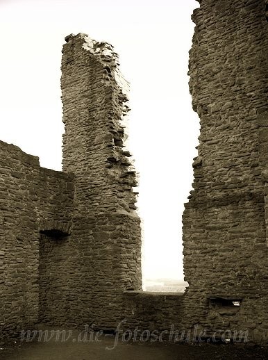 Ruine3.jpg - An der Hohensyburg im Süden Dortmunds, hoch oben über dem Hengsteysee.