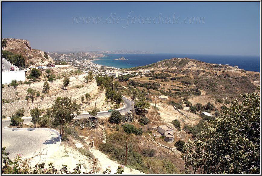 Kalymnos_Tigaki_Fotoschule_014.jpg - Die Landstraße von Kamari nach Kefalos schlängelt sich mit bis zu 15% Steigung den Berg hinauf