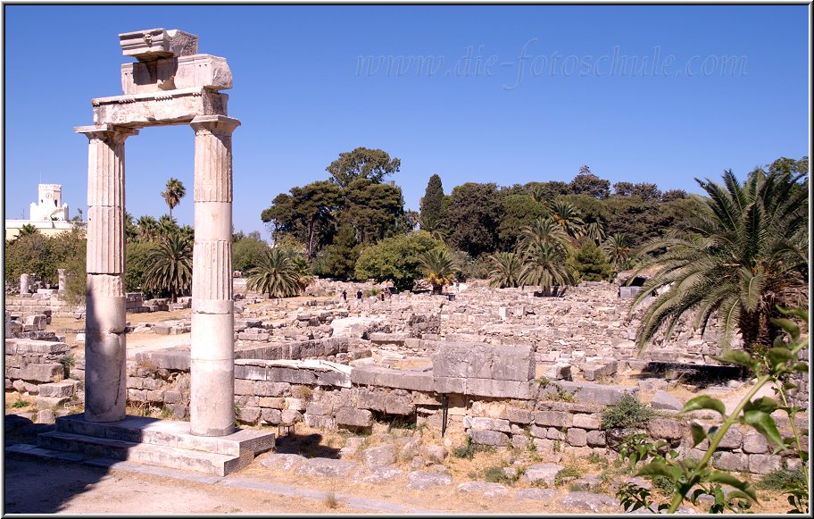 Kos_Tigaki_Fotoschule_001.jpg - Der Agora (deutsch: Markt) in Kos ist eine große Ausgrabungsstelle im Zentrum der Stadt. Das große Gelände sollte man allerdings etwas kennen, denn hier ist nichts beschildert.