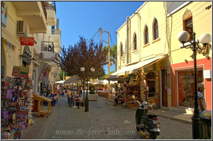 Kos_Tigaki_Fotoschule_013.jpg - Fußgängerzone mit Lädchen in Kos Stadt