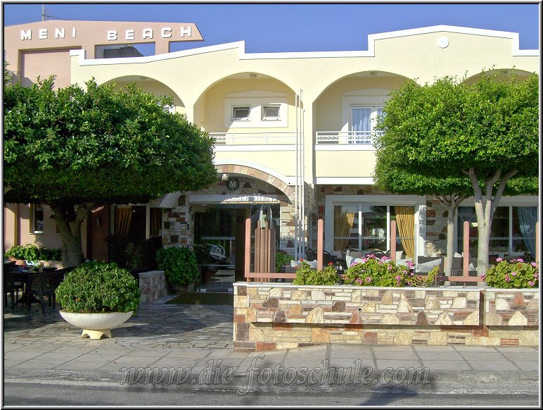 Tigaki_Tingaki_Fotoschule_020.jpg - Einige Eindrücke vom Hotel Meni Beach Tigaki, falls sich jemand dafür interessiert und seinen Urlaub hier plant. Das Hotel ist mal abgesehen von den fünf Zimmern nach vorne raus zur Straße ohne Einschränkung zu empfehlen. Besonders freundlich ist die gesamte Crew dort.