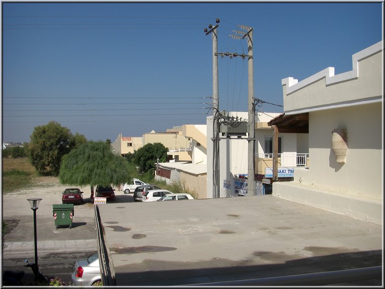 Tigaki_Tingaki_Fotoschule_043.jpg - Das war der wunderschöne Blick aus dem Zimmer, das man mir vom Hotel Meni Beach kredenzte. Glücklicherweise sorgten die freundlichen Damen der Rezeption schnell für Abhilfe und mein Blick im neuen Zimmer richtete sich dann in Richtung Garten.