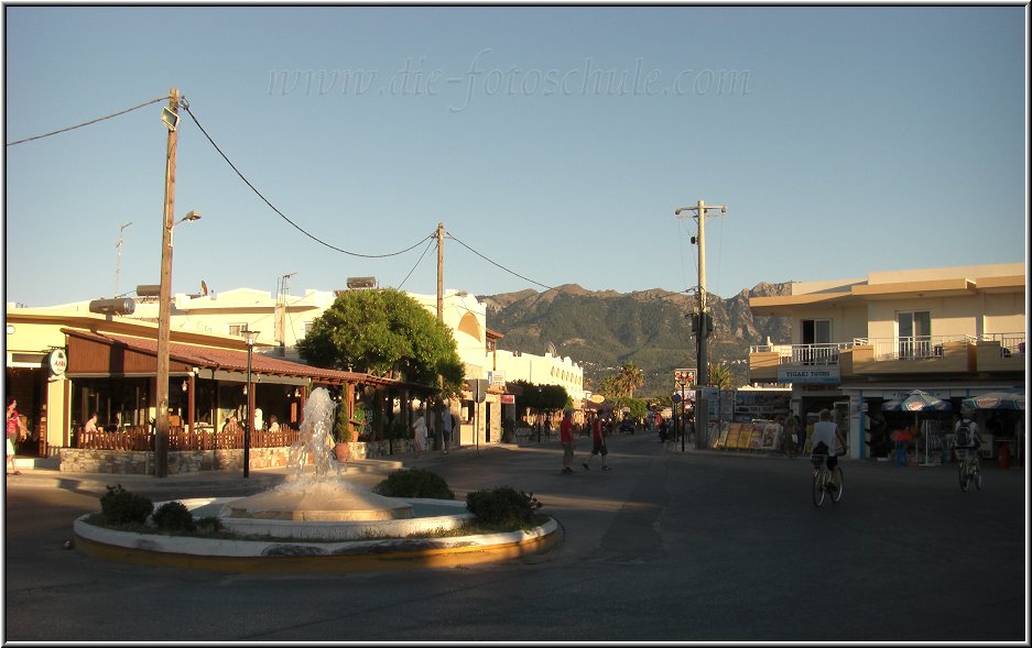 Tigaki_Tingaki_Fotoschule_047.jpg - Stadtszene Tigaki