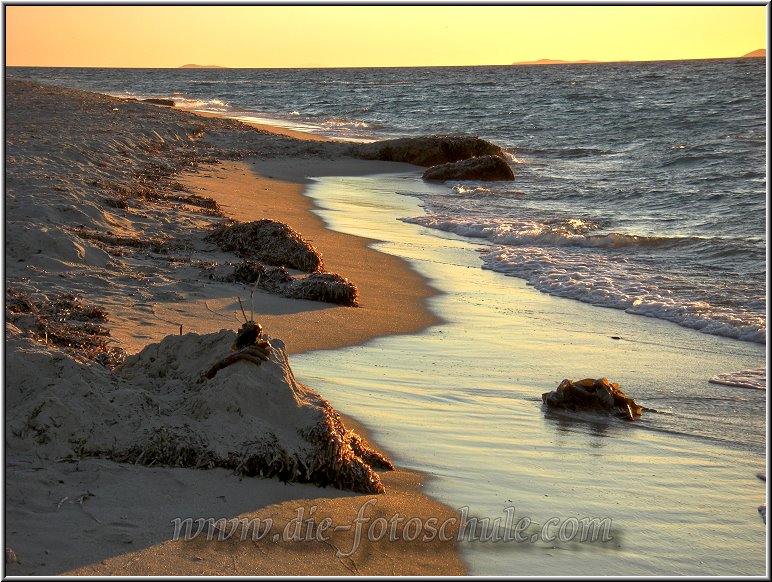 Tigaki_Tingaki_Fotoschule_055.jpg - Am Strandbereich zum Salzsee hin findet man keine bewirtschafteten Liegen und Schirme mehr.