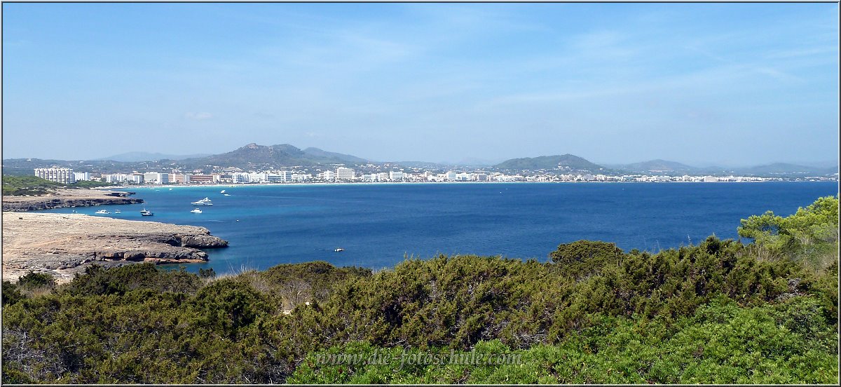 Cala_Millor_2014_001.jpg - Cala Millor im östlichen Teil der Insel habe ich bereits in meinem ersten Reisebericht angesprochen und im Grunde hat sich hier nicht wirklich viel Grundlegendes verändert. Das eine oder andere Hotel erstrahlt in neuer Farbe, ansonsten findet man das Gewohnte. In Cala Millor bietet sich nach wie vor eine Wanderung zum Castell de sa Punta de n’Amer auf der gleichnamigen Landzunge zwischen Sa Coma und Cala Millor an.