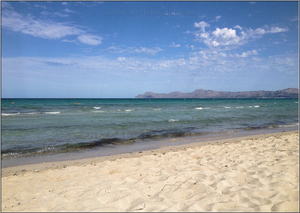 Playa_Muro_2014_001.jpg - Mein Lieblingsstrand Playa de Muro nördlich von Can Picafort in Richtung Port d ´Alcudia. Der Strand zieht sich gute 4 Kilometer vor einem Naturschutzgebiet entlang, es gibt nur zwei Zufahrten und entsprechend leer ist es hier.