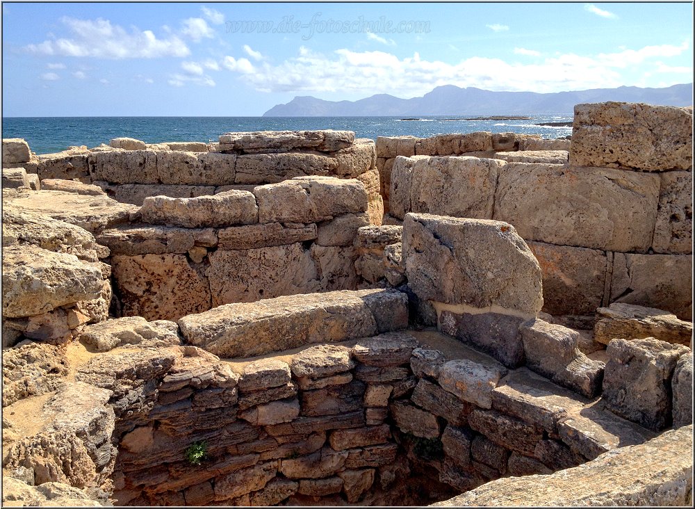 San_Baulo_2014_008.jpg - Zwischendurch erreichst Du die Nekropole von Son Real, ein prähistorisches, zu großen Teilen oberirdisch angelegtes Gräberfeld und die größte bisher aufgefundene und freigelegte Totenstadt auf den Balearischen Inseln.