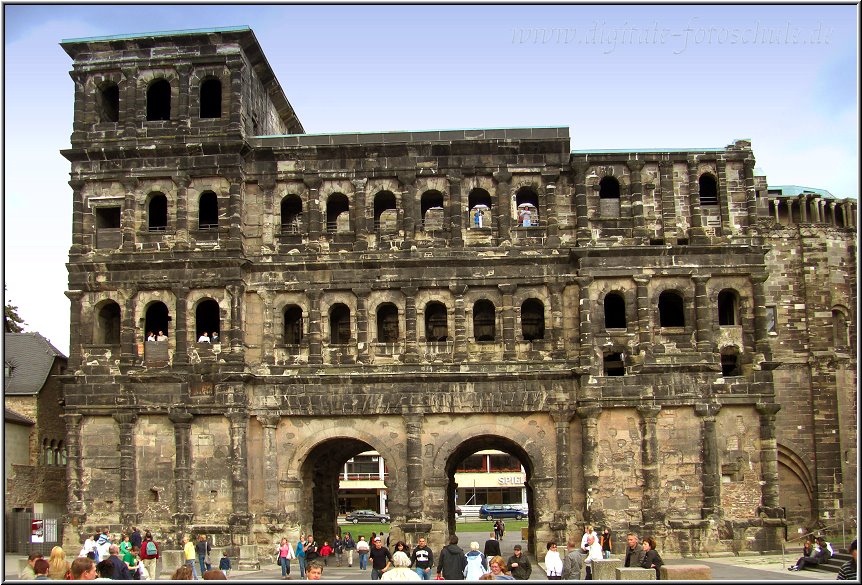 Mosel_Die_Fotoschule_004.jpg - Porta Nigra in Trier