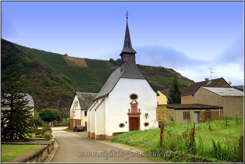 Mosel_Die_Fotoschule_013.jpg - Kleine Kapelle in Piesport