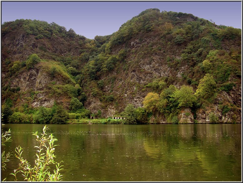 Mosel_Die_Fotoschule_014.jpg - Geschafft, die Sonne lacht! Typischer Moselblick bei Piesport.