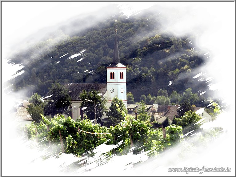 Mosel_Die_Fotoschule_045.jpg - Postkarten-Stil der 70er  --  Kirche von Minheim