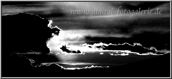 Wolken.jpg - Himmel über der Hohensyburg 1988