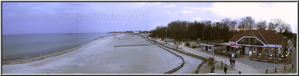 Blick vom DLRG-Turm am nrdlichen Strandende in Richtung Kellenhusen