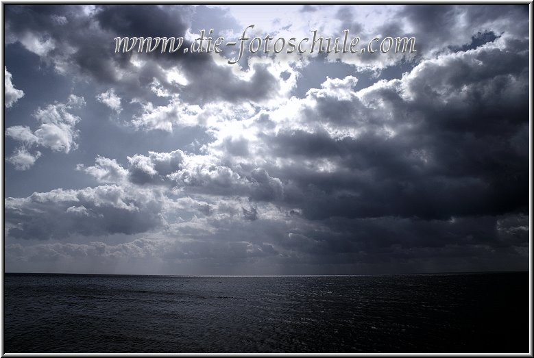 Wolken ber dem Meer vor Dahme