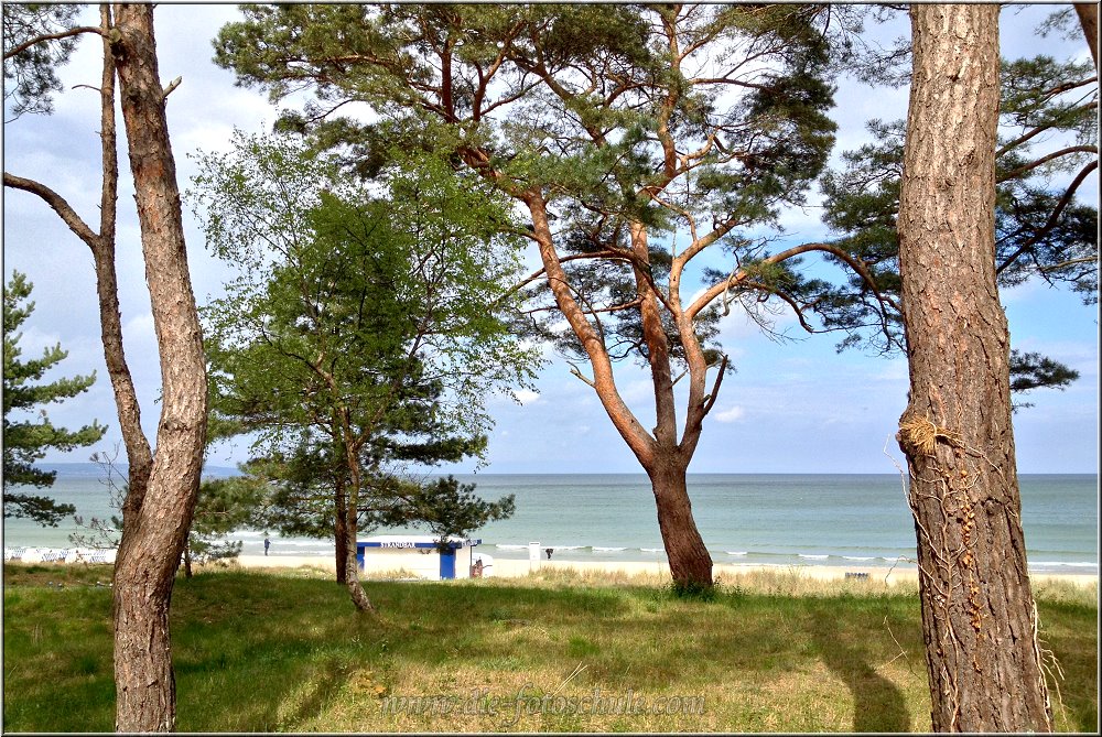 Binz_2014_04.jpg - Am Strand von Binz. Hier endet mein Fotoalbum über Fischland-Darß-Zingst und einem Abstecher an die Kreidefelsen auf Rügen. Ich hoffe, Dir haben meine Fotos gefallen. Weiter geht es per Klick unten auf  >> Startseite Darss << oder oben links auf den Pfeil neben dem Titel des Albums.