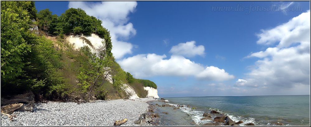 Kreidefelsen_0006.jpg - Unten angekommen begrüßt Dich die Kreidefelsenküste so. Da bleibst Du einige Zeit stehen und staunst. Garantiert!