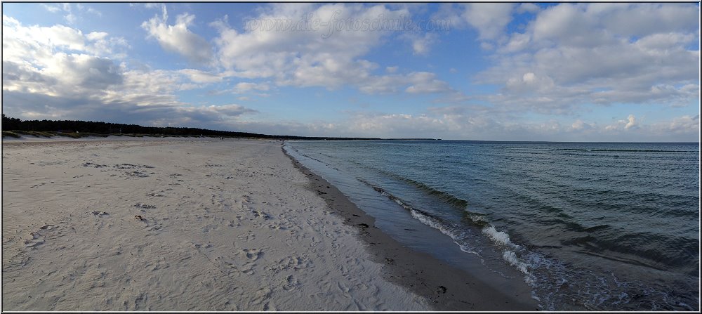 Prerow_2013_H002.jpg - Stunden am Strand entlang geht übrigenas auch, hier auf dem Weg zum Nothafen entlang des breiten Nordstrandes