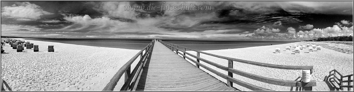 Prerow_2014_003sw.jpg - Blick von der Seebrücke in Prerow, Panorama