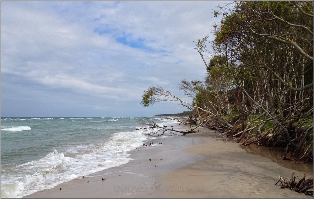 Weststrand_2014_020.jpg - Trockenen Fußes schaffst Du es nur, wenn Du die Wellen genau beobachtest und im richtigen Moment lossprintest.