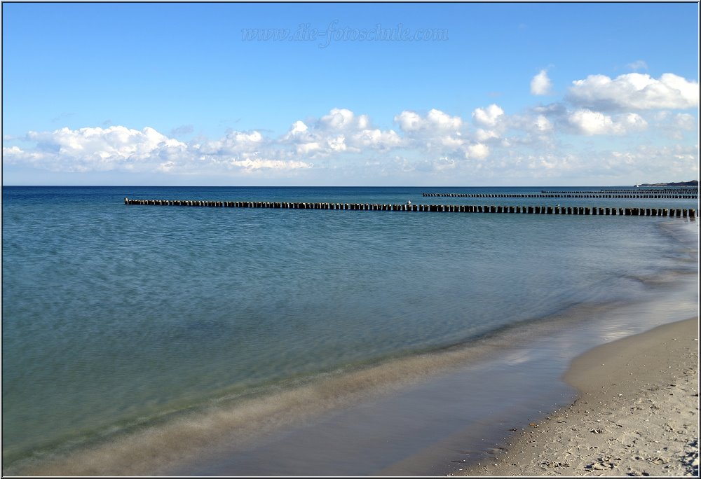 Zingst_2013_H003.jpg - Und hier gibts jede Menge Poller, ein wahres Fitness-Programm für Strandläufer