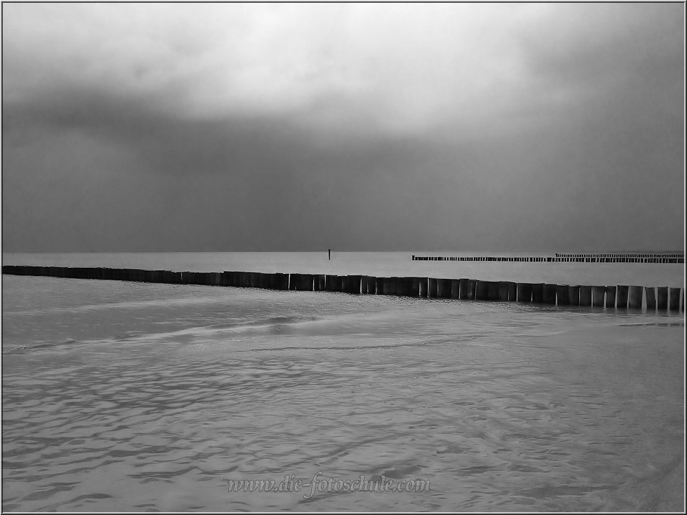 Zingst_2013_H006sw.jpg - Wolken gibts hier viele, allerdings sind sie schnell wieder futsch