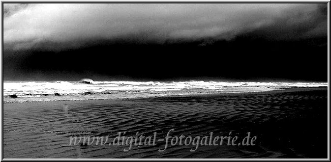 Meer_sw.jpg - Strand bei Mimizan in Frankreich