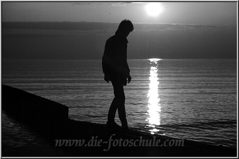 Sonnenaufgang_Timmendorfer_Strand_04_sw.jpg - Lichtspiele bei Sonnenaufgang an der Ostsee