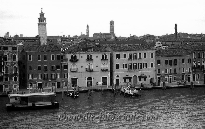 Venedig9.jpg - Am Canale Grande in Venedig vom Schiff aus fotografiert