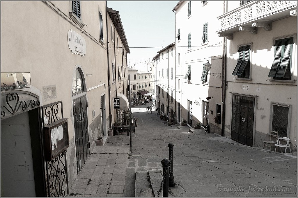 Carducci021.jpg - Die Fußgängerzone von Castagnetto Carducci