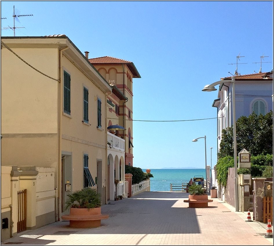 San_Vincenzo_016.jpg - Viele Wege enden hier direkt am Strand