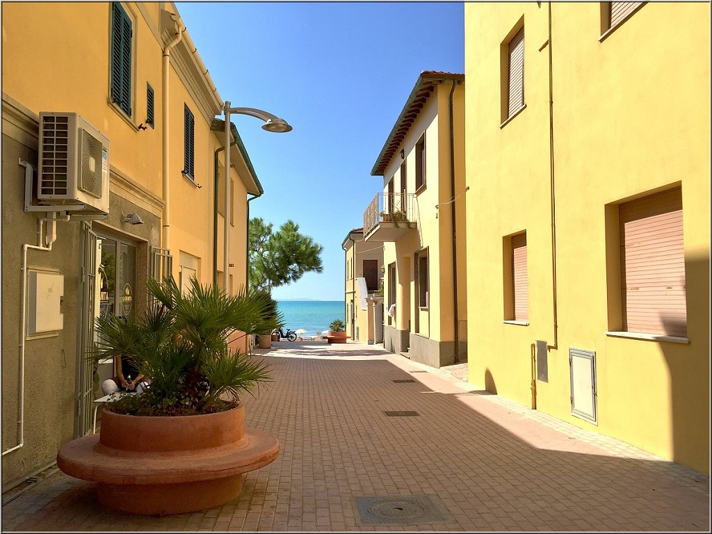 San_Vincenzo_017.jpg - Viele Wege enden hier direkt am Strand