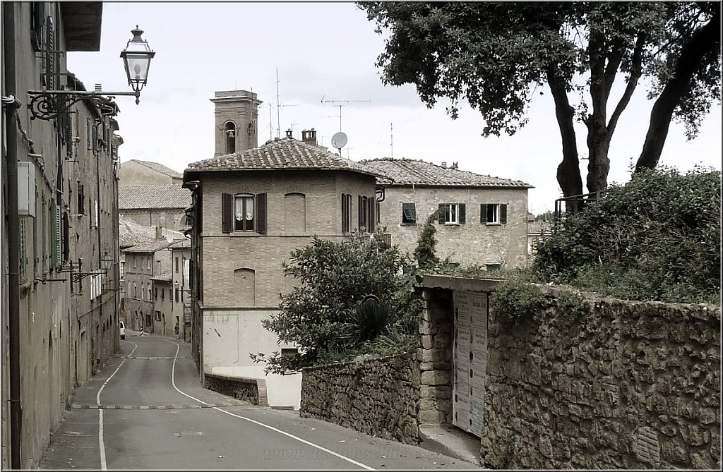 Volterra_003.jpg - Enge Gassen und ein Hauch von Mittelalter erwarten Dich in Volterra