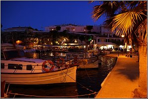 Blaue Stunde in Es Castell Blaue Stunde in Es Castell