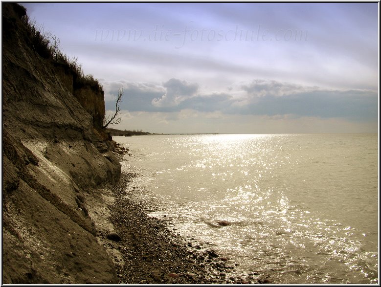 Ahrenshoop_Ostsee19_Die_Fotoschule.jpg - An der Steilküste von Ahrenshoop, hier wird es zunehmend steiniger