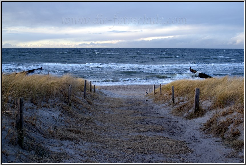 Ahrenshoop_Ostsee02_Die_Fotoschule.jpg - Strandzugang am Abend im nördlichen Bereich Ahrenshoops