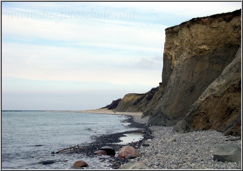 Ahrenshoop_Ostsee13_Die_Fotoschule.jpg - An der Steilküste von Ahrenshoop, hier wird es zunehmend steiniger