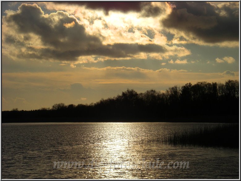 Wieck_Hafen16_Die_Fotoschule.jpg - Abends am Bodden in Wieck nahe des Hafens