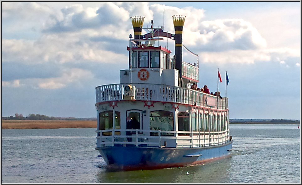 516_Schiff.jpg - Die Baltic Star im Zingster Hafen, das Schwesterschiff des Raddampfers River Star in Prerow