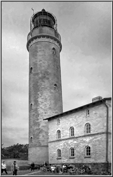 575_Leuchtturm_sw_Tonart_001.jpg - Der Darßer Leuchtturm im Stil alter Schwarzweiß- Postkarten, aber 2010 fotografiert. Der SF-Graymixer machts möglich. Tipps findest Du in der Fotoschule > Rubrik Schwarzweiß <