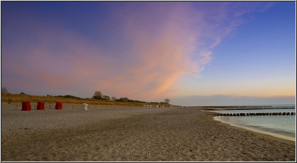 7750_Weststrand_019.jpg - Rosa Wolken und Blaue Stunde, das ist das Element von Ralfonso