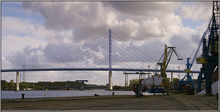 Darss2009_064.jpg - Die Rügendammbrücke von Stralsund nach Rügen. Riesig, beeindruckend und bildbestimmend.