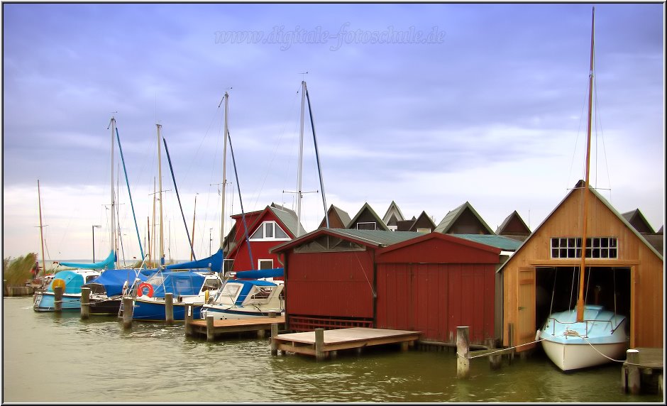 Darss2009_096.jpg - Der Boddenhafen von Ahrenshoop ist schon ein Eckchen größer, als in Wieck. Aber auch hier gehts beschaulich zu.