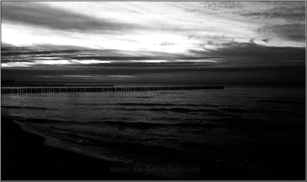 Zingst2014_Steg_nacht_007_sw.jpg - Abends in Zingst, in Ilford 400 Look